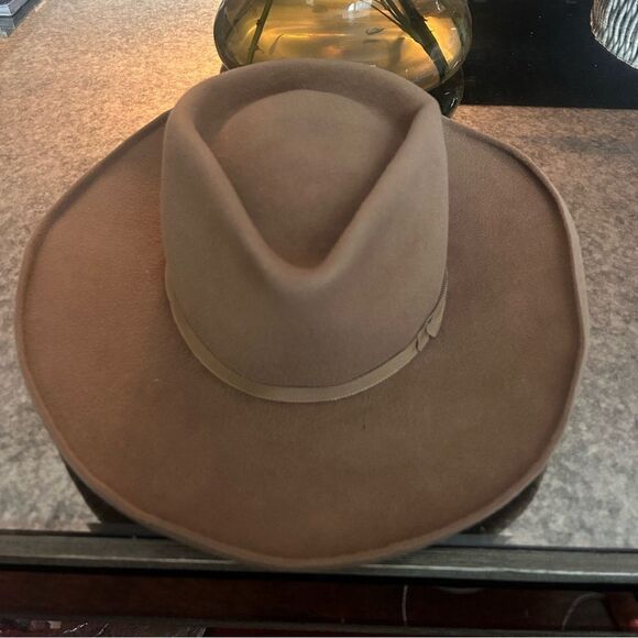 Gladys Tamez Hat - Picture 1 of 4